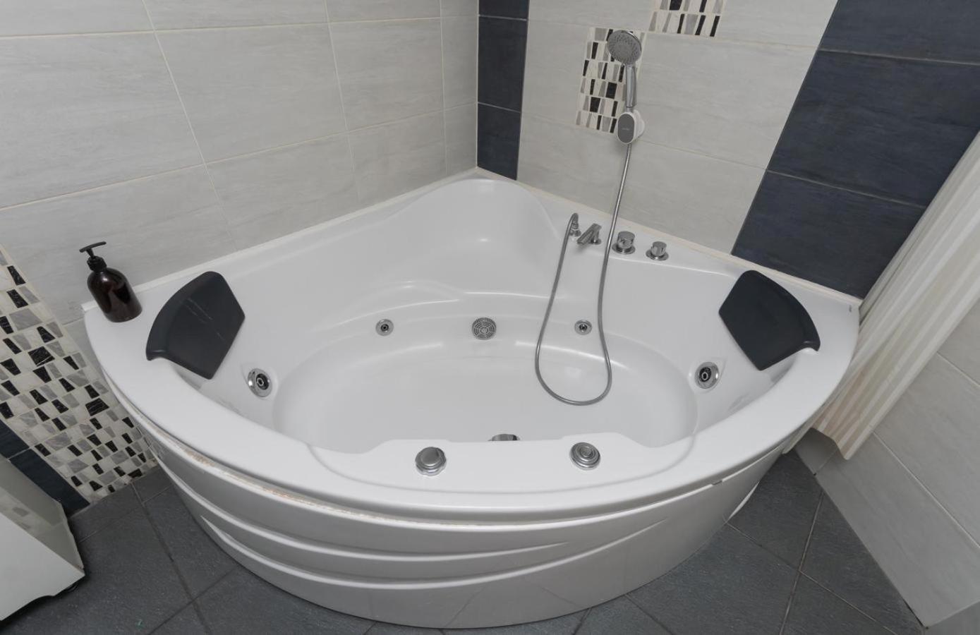 Flat24 On Lesi Ukrainki 3 Leilighet Kiev Eksteriør bilde