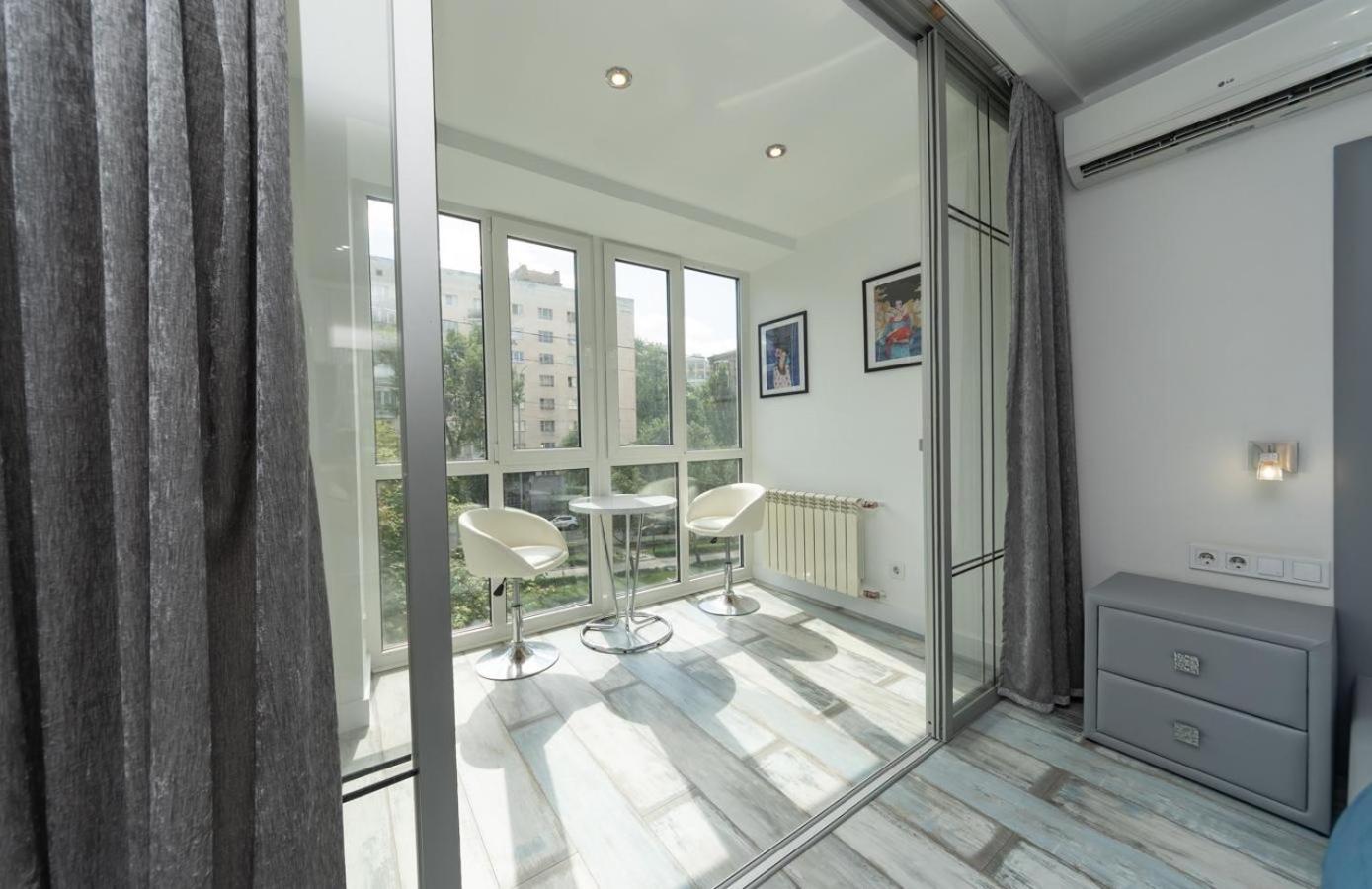 Flat24 On Lesi Ukrainki 3 Leilighet Kiev Eksteriør bilde