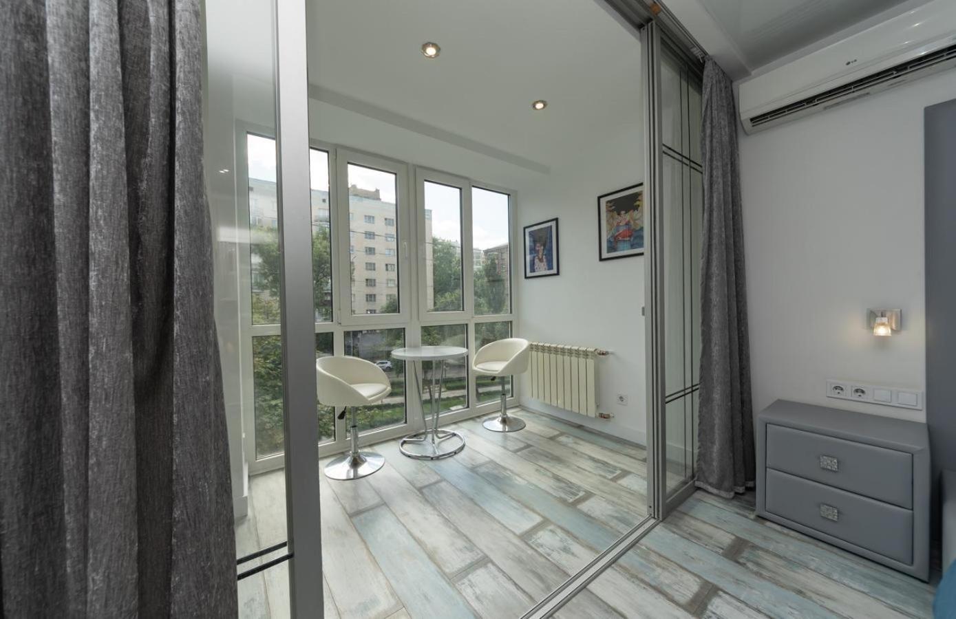 Flat24 On Lesi Ukrainki 3 Leilighet Kiev Eksteriør bilde